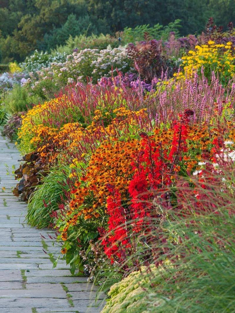 Low-Maintenance Perennial Borders Reduce Work