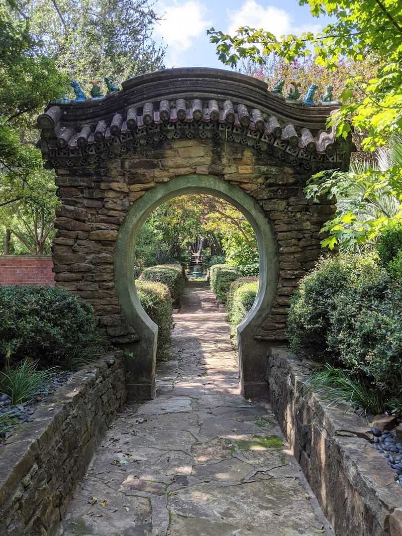 A Rare Blend Of English And Chinese Garden Design