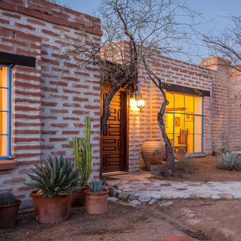 Turn Plain Block Walls Into Bold Desert Backdrops With Warm Earth Tones