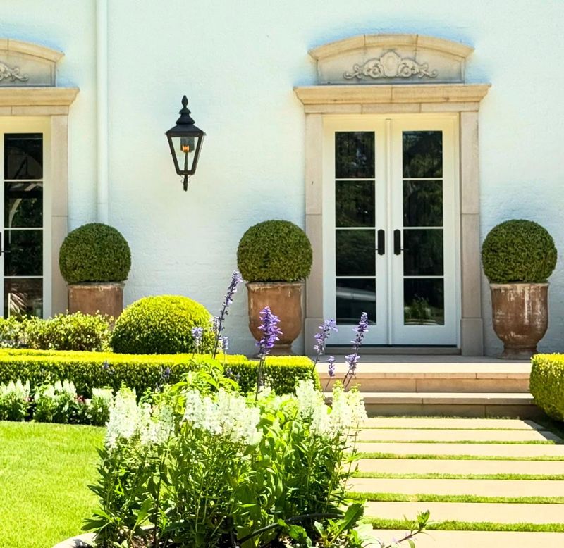 Creates Formal And Symmetrical Entry Design