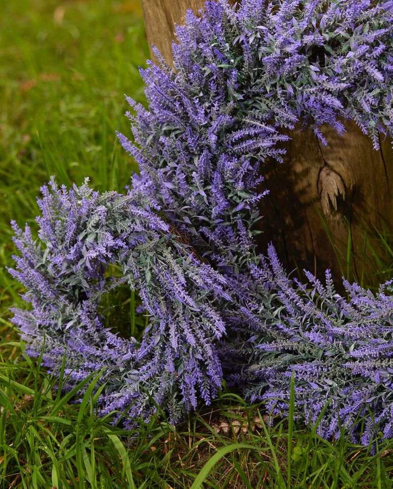 Supports Seasonal Décor