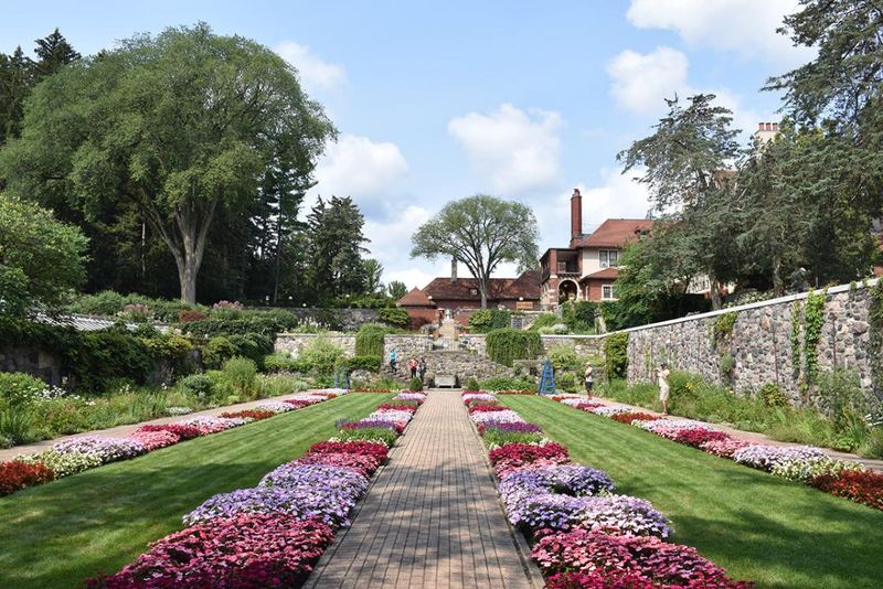 Extensive 40-Acre Garden Landscape