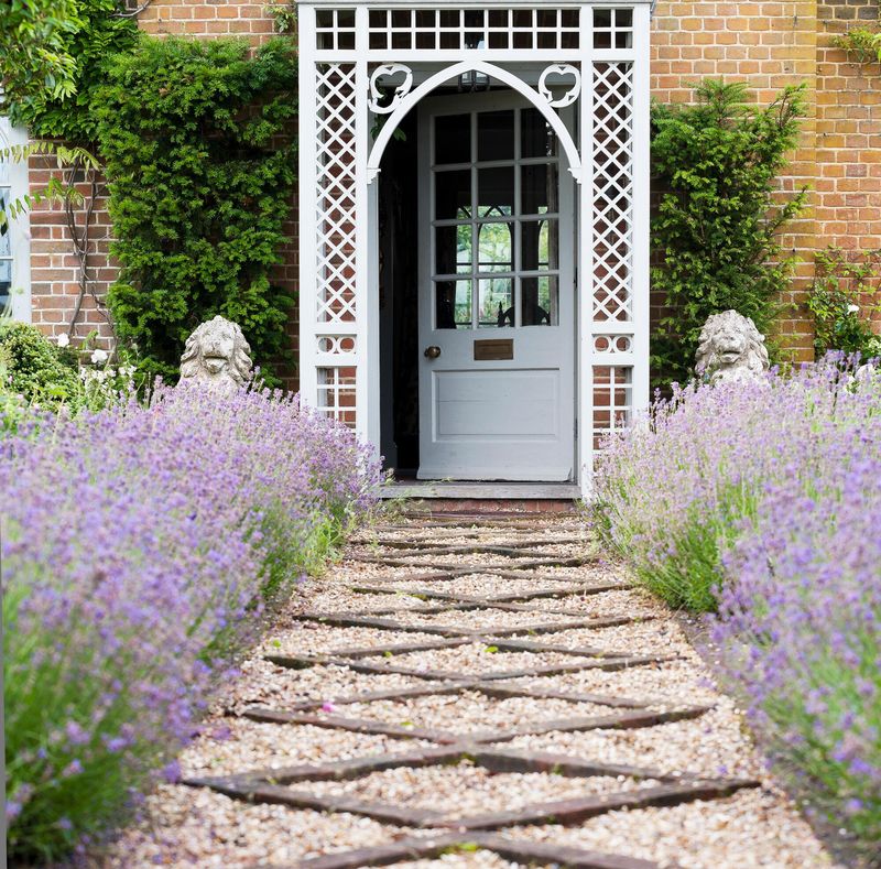 A Fresh Touch For Any Front Door Style