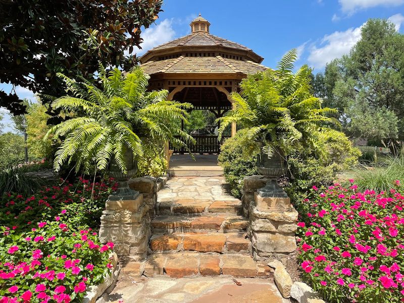 A Garden That Changes Mood With The Seasons