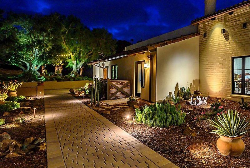 Solar Accent Lights Perform Well In Arizona Sun