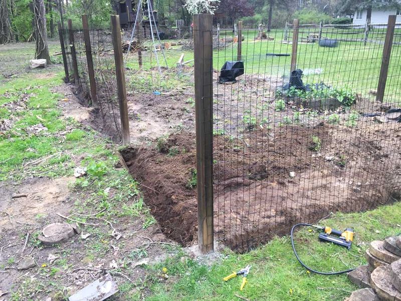 Install Low Fencing With Buried Edges