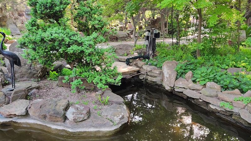 Quiet, Intimate Atmosphere