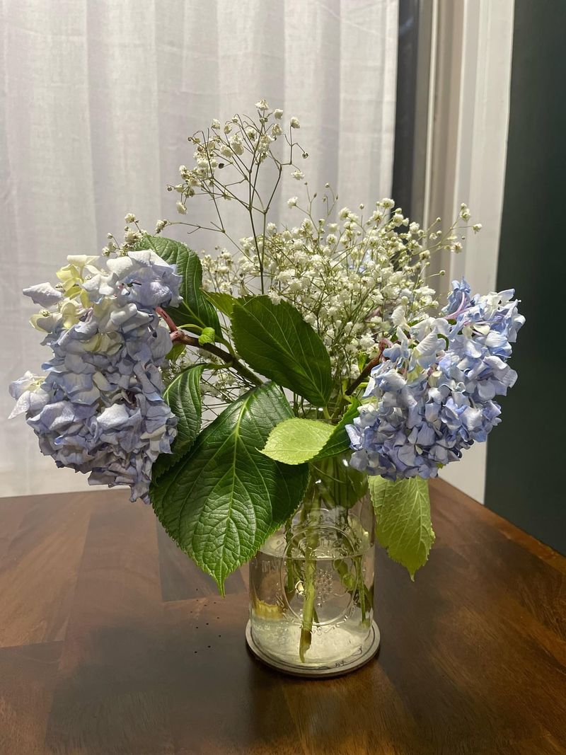 Simple Tips To Keep Flowers Fresh