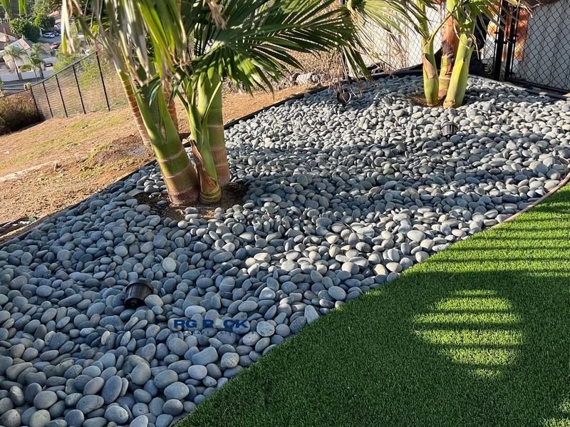 Gravel Or Pebble Edging