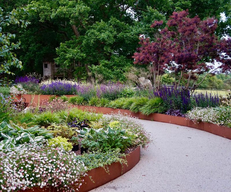 Steel Edging Creates Clean Lines For Modern Landscapes