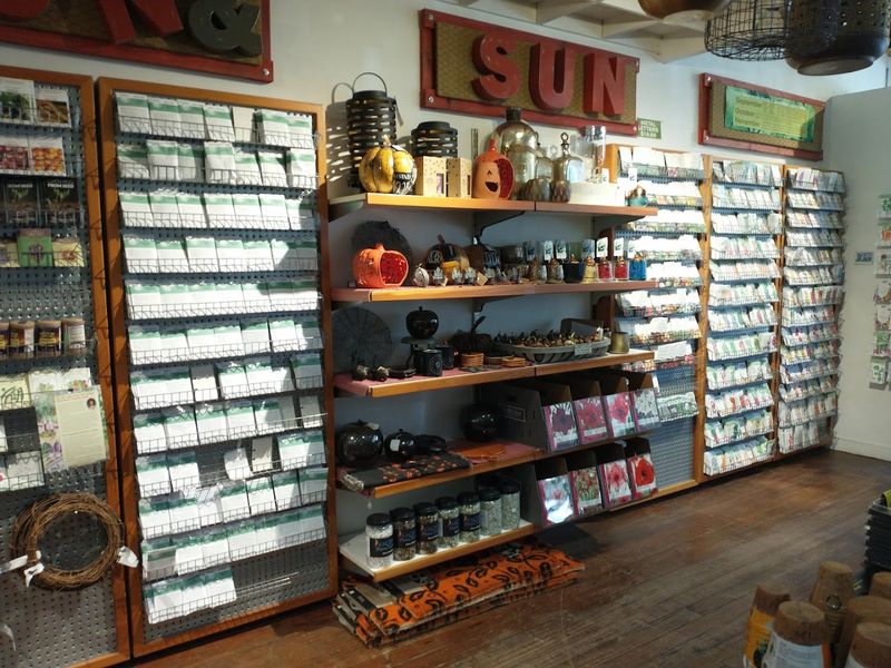 Why This Quiet Oregon Spot Keeps Gardeners Coming Back For More