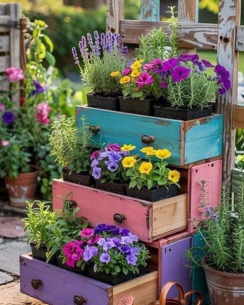 Old Drawers That’re Full Of Surprises For Your Garden