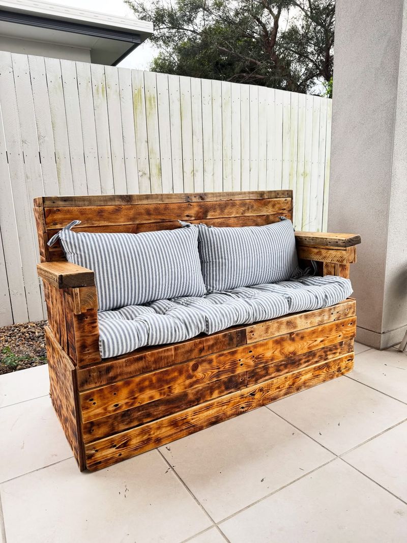 DIY Pallet Seating With Outdoor Cushions