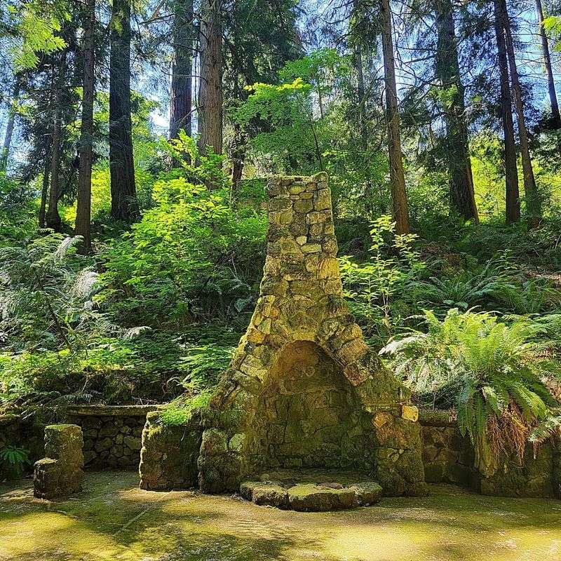 Leach Botanical Garden