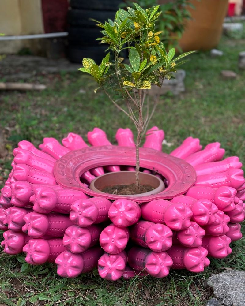 Turn Pots Into Garden Art