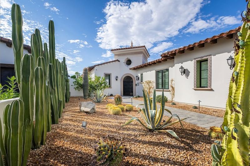 Organic Pathways With Stone Or Gravel Guide The Design