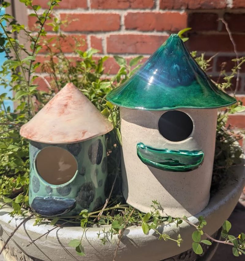 Use A Clay Pot As A Side-Entry Nesting Spot