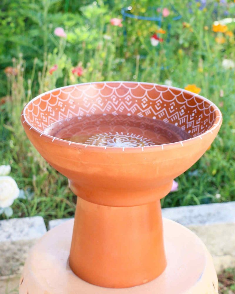 Use A Pot To Make A Small Bird Bath