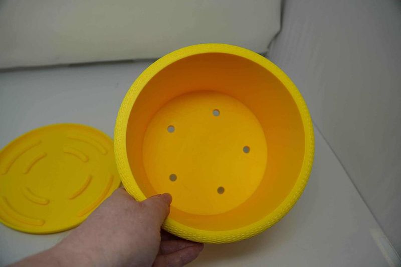 Pick Containers With Excellent Drainage