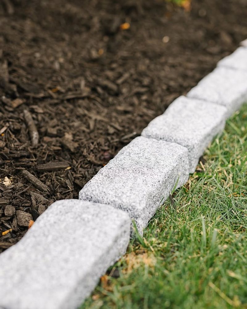 Clean Edges Keep Weeds From Creeping In Clean Edges Keep Weeds From Creeping In