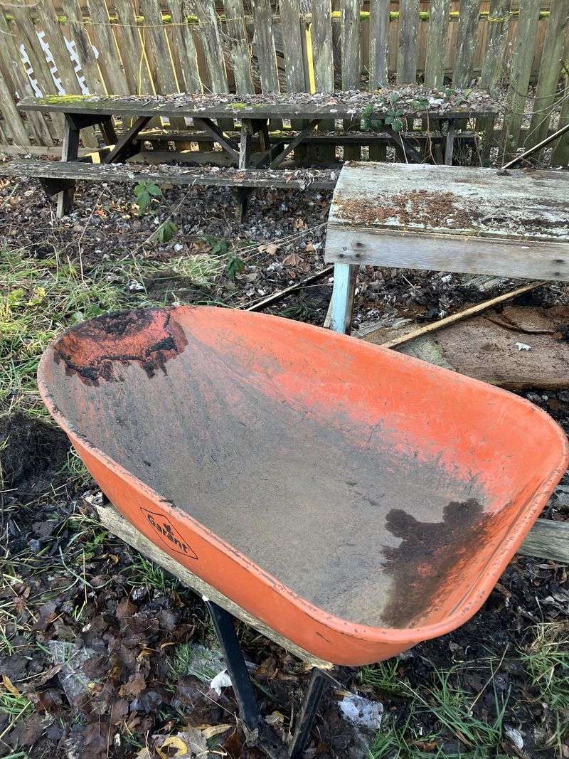 Drain Wheelbarrows And Low Garden Tools
