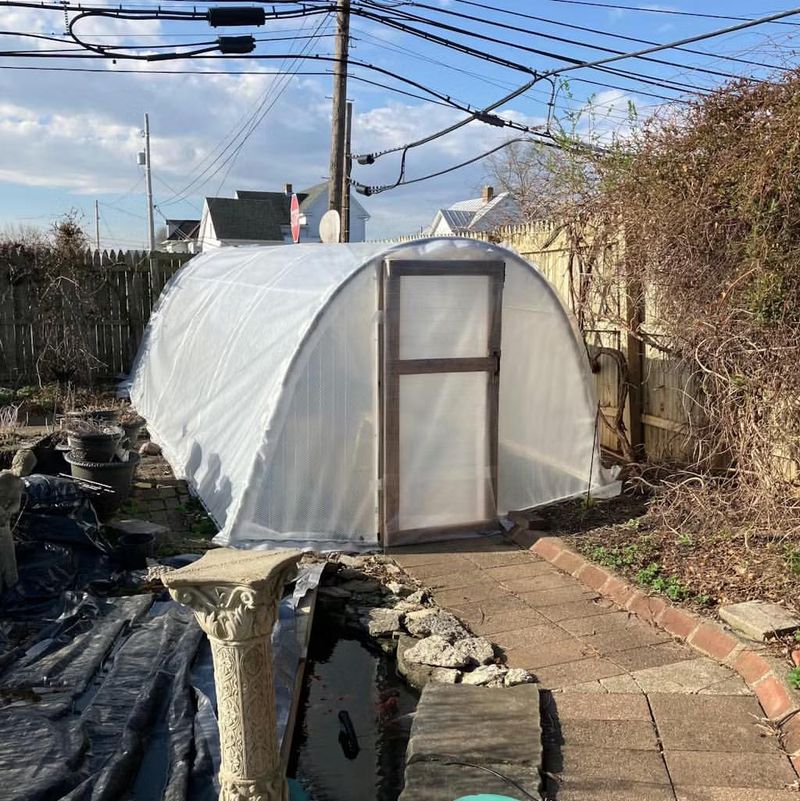 PVC Frame Greenhouse With Roll Up Sides For Venting