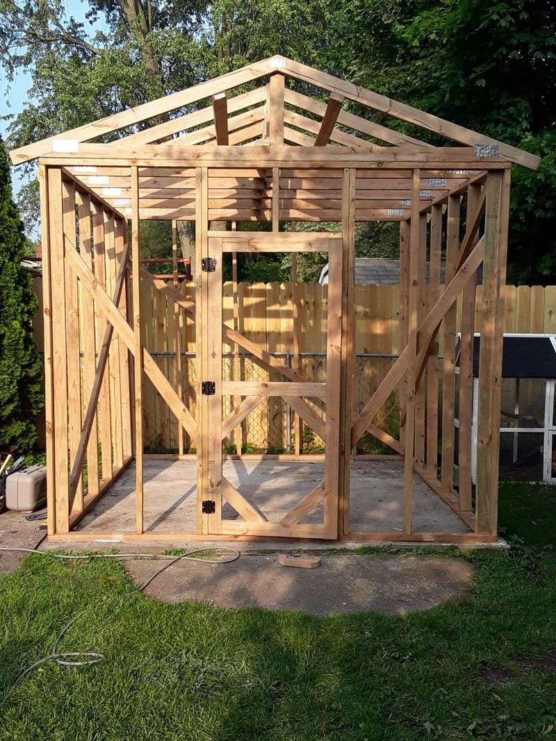 Wooden Frame Greenhouse With Roof Vents For Hot Air Release