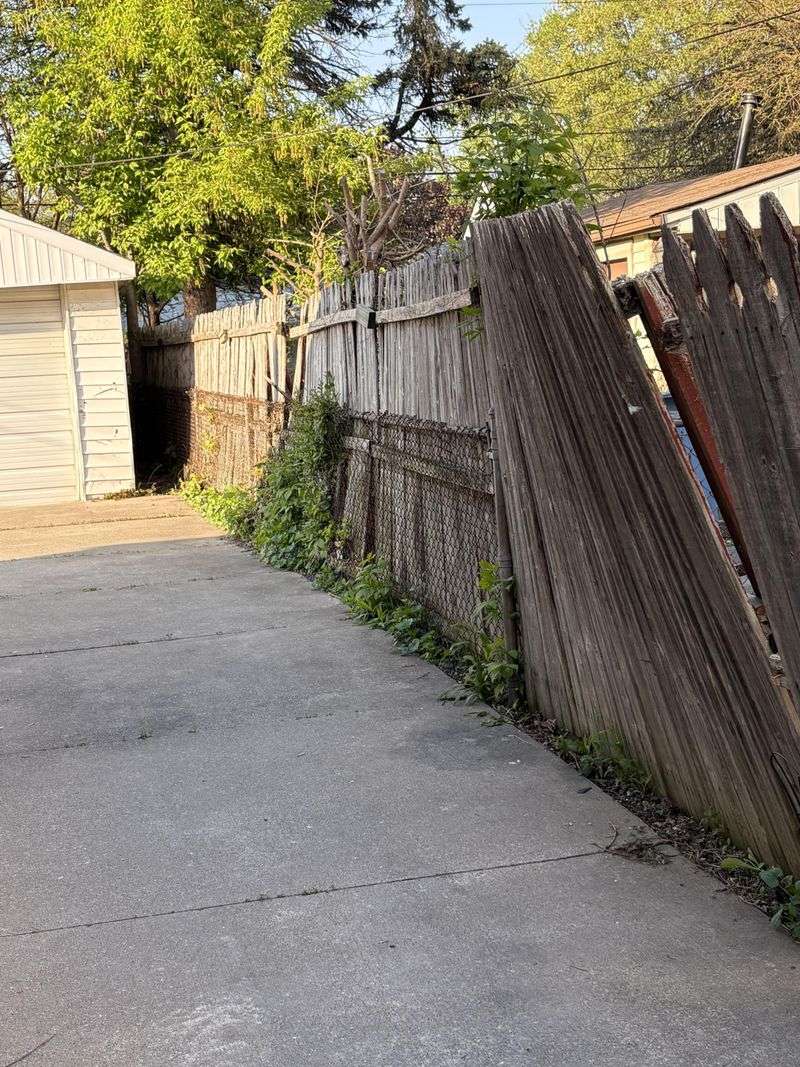 A Shared Fence Can Make The Repair Question Messier A Shared Fence Can Make The Repair Question Messier