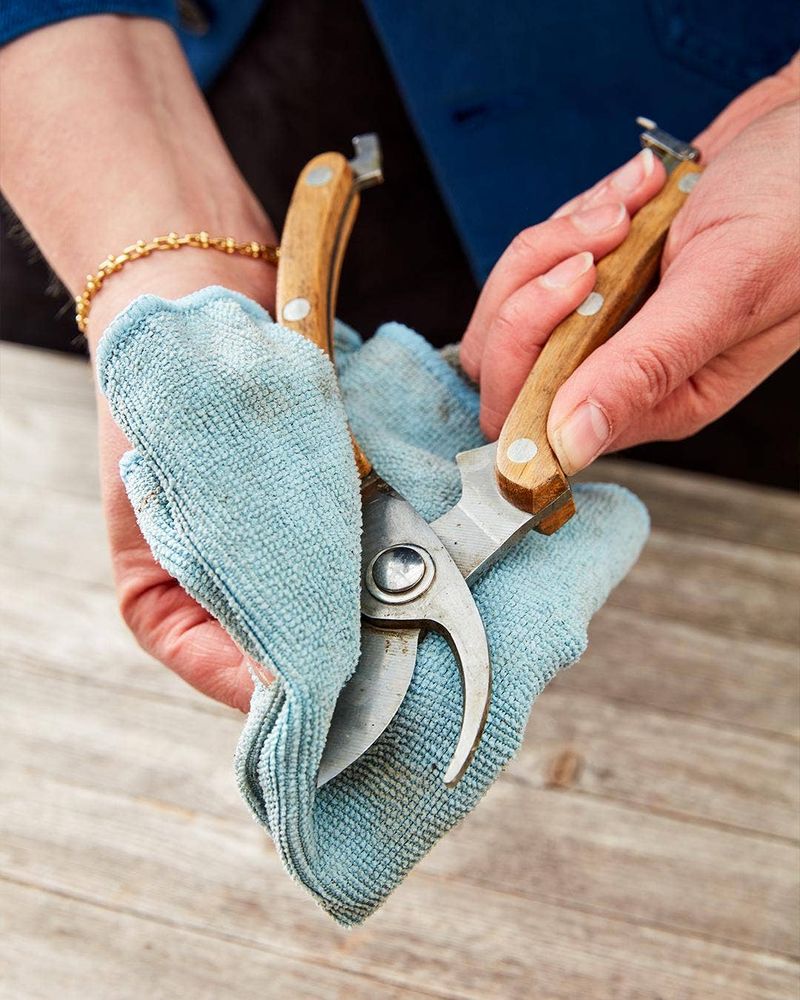 Clean Tools Help Protect The Clump