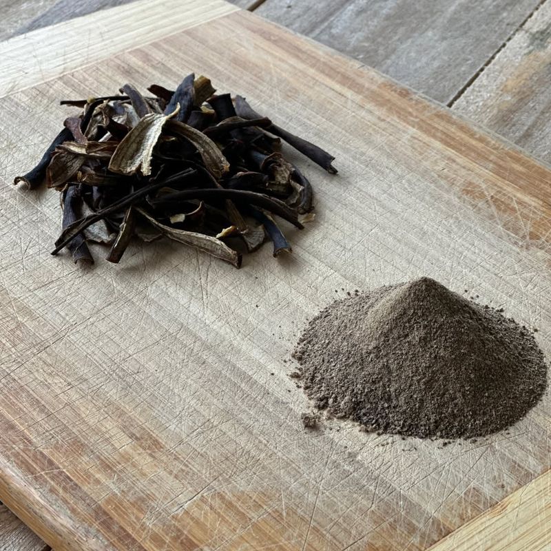 Dry Peels Into A Tidy Powder