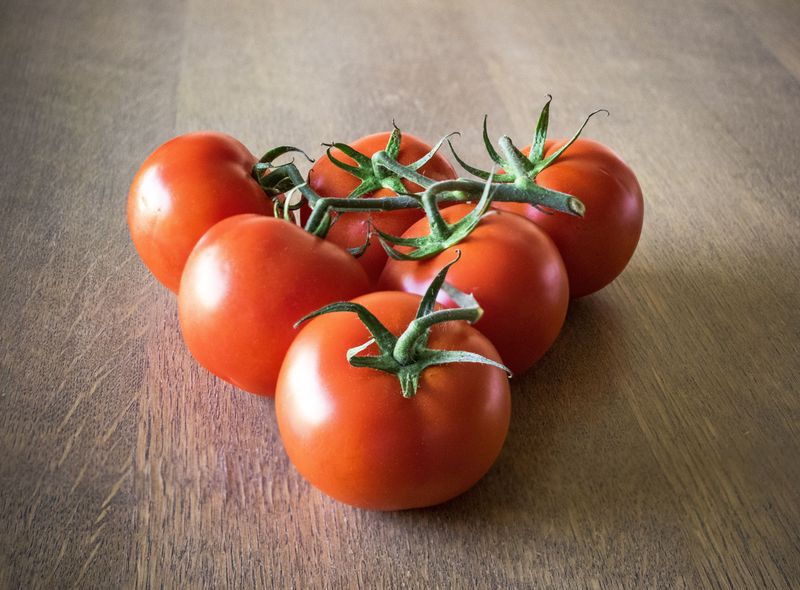 Ripen Tomatoes On The Counter, Not In The Fridge