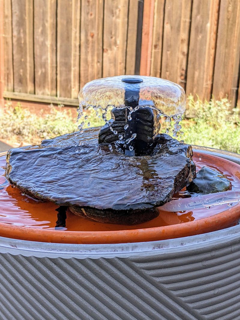 Solar Bubbler Bird Bath