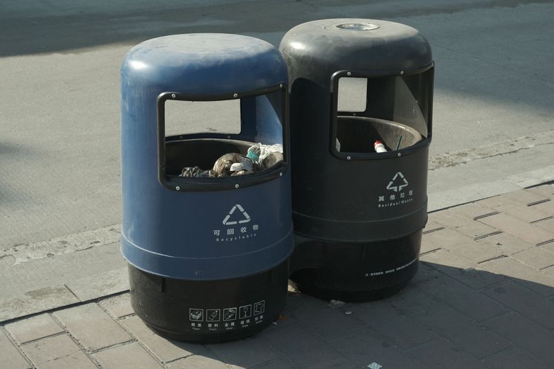 Unsecured Garbage Cans And Compost Bins Unsecured Garbage Cans And Compost Bins