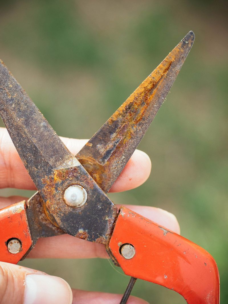 Using Dirty Or Dull Tools