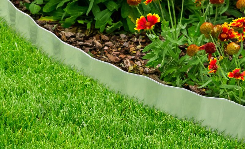 Choose Bed Edges That Match Your Grass Choose Bed Edges That Match Your Grass