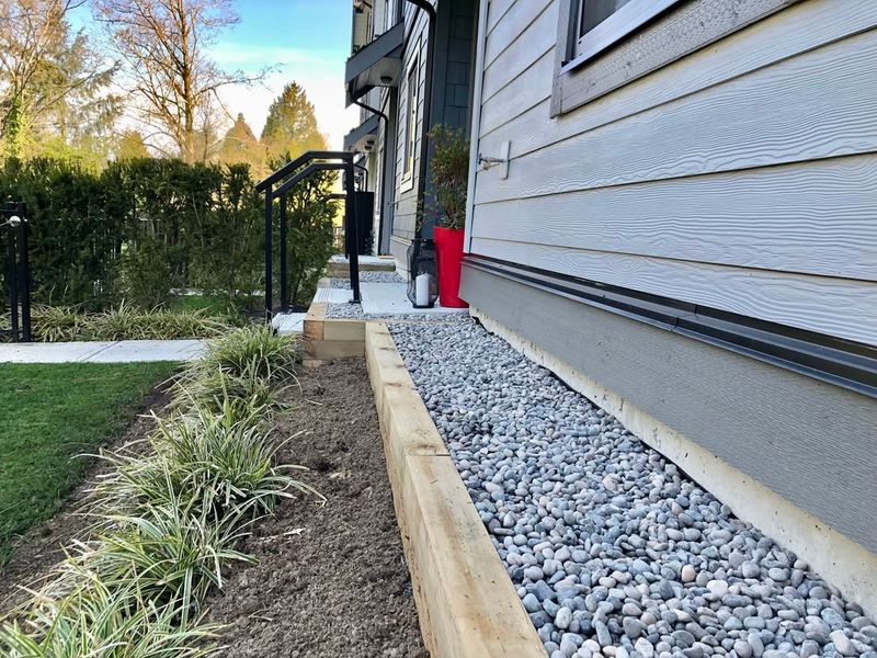 Clean Dry Edges Make The Yard Less Inviting Clean Dry Edges Make The Yard Less Inviting