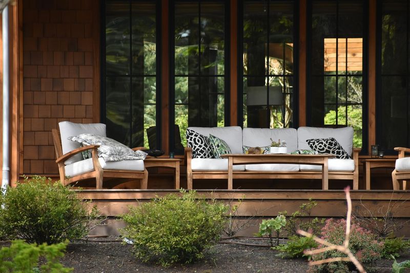 Clear Loose Pots, Furniture, And Yard Decor Clear Loose Pots, Furniture, And Yard Decor