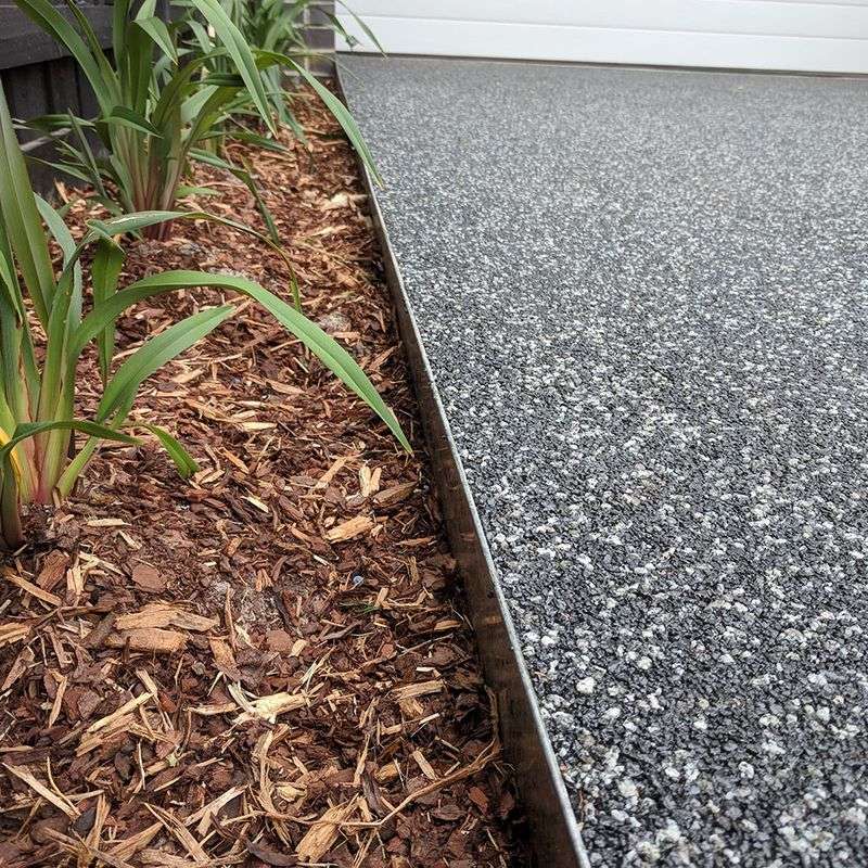 Create Clean Edges To Stop Grass Spreading In