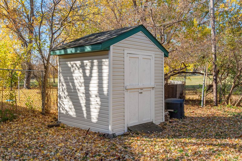 Gaps Behind Outdoor Storage Bins And Sheds Gaps Behind Outdoor Storage Bins And Sheds