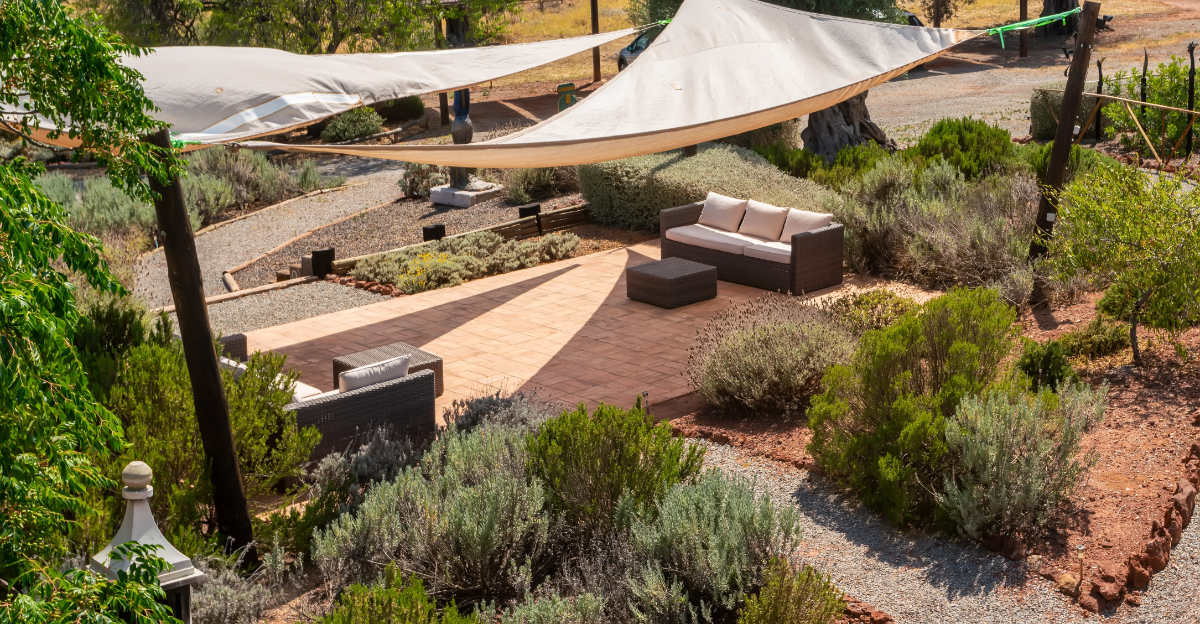shade sail (featured image)