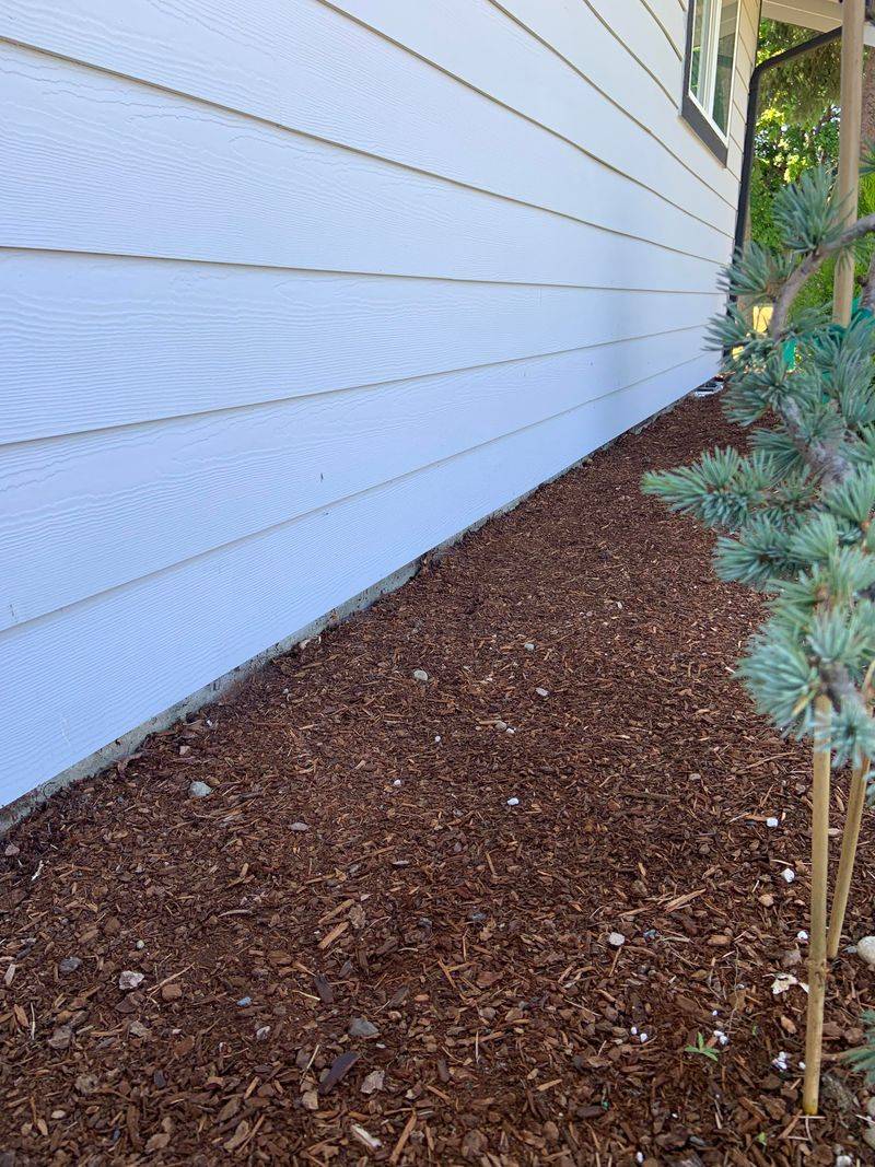 Keep Mulch Below Siding Keep Mulch Below Siding