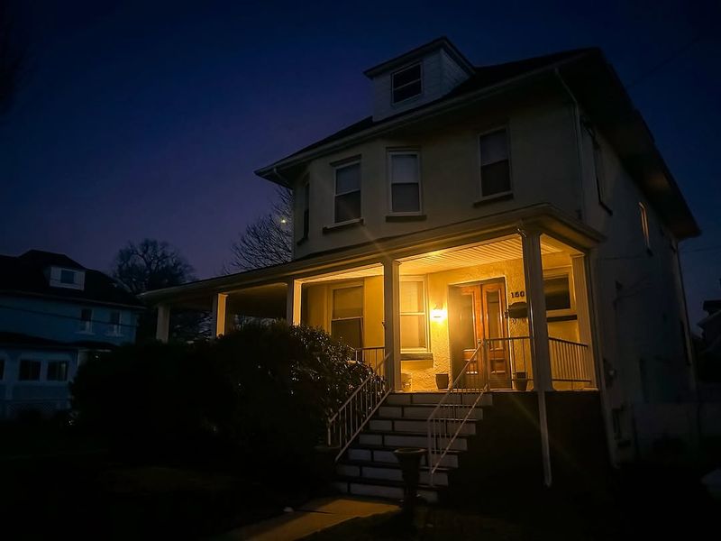 Limit Outdoor Lights That Attract Insects