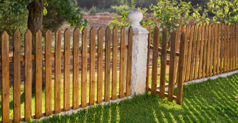 Massachusetts Gardeners Should Follow These Fence Etiquette Basics
