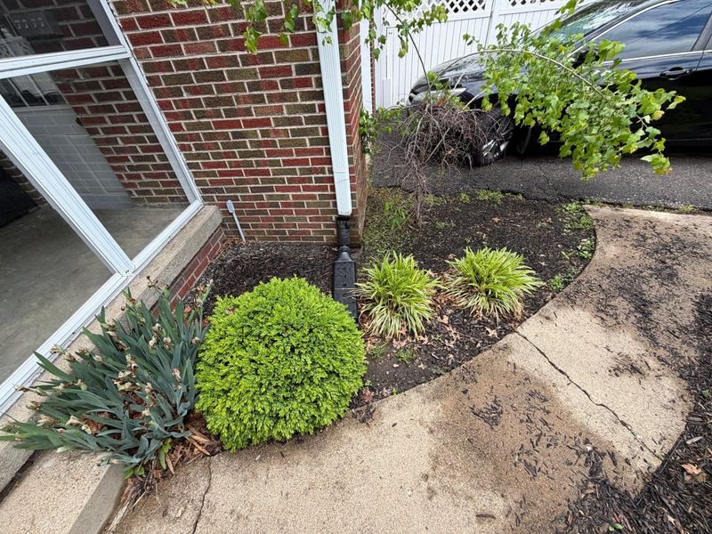 Stop Letting Mulch Touch The Foundation Stop Letting Mulch Touch The Foundation