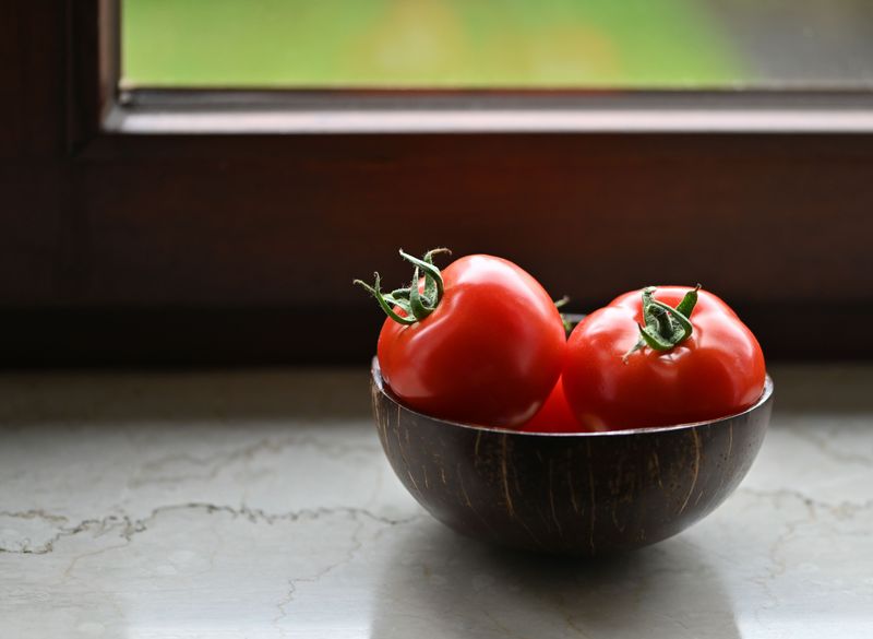 Store Ripening Tomatoes At Room Temperature, Never In The Fridge Store Ripening Tomatoes At Room Temperature, Never In The Fridge