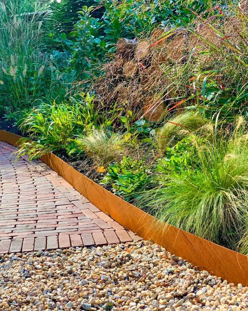 Use Borders To Keep Planting Beds Well Defined