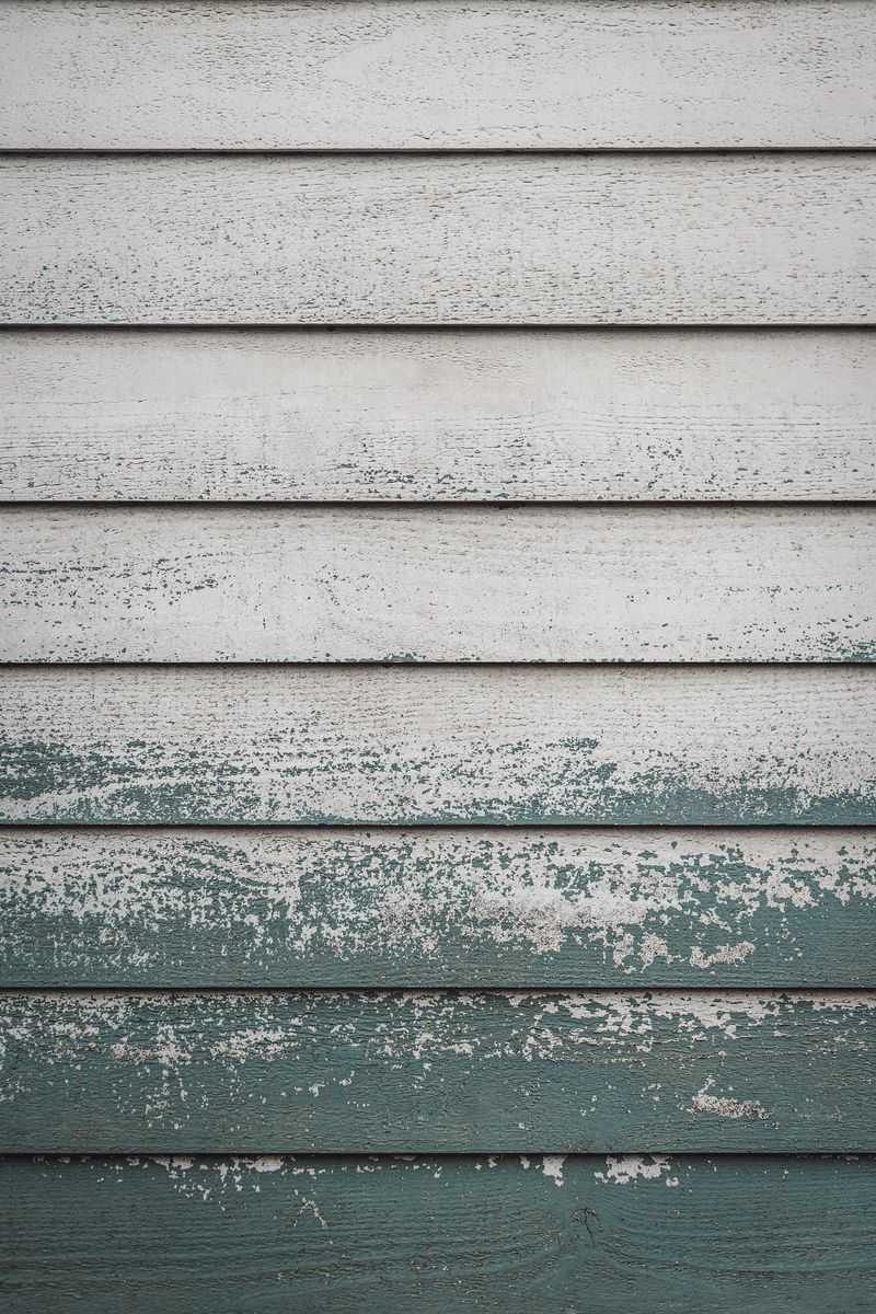 Wash Siding Using A Mild Bleach Mix Wash Siding Using A Mild Bleach Mix
