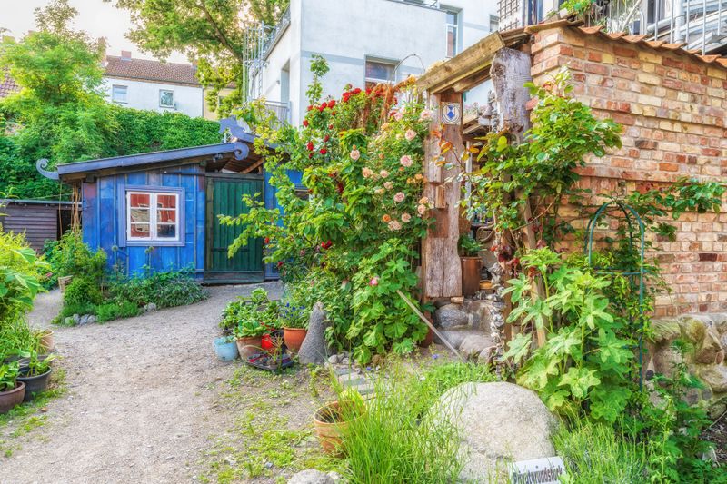Small Yards Still Offer Enough Garden Space Small Yards Still Offer Enough Garden Space
