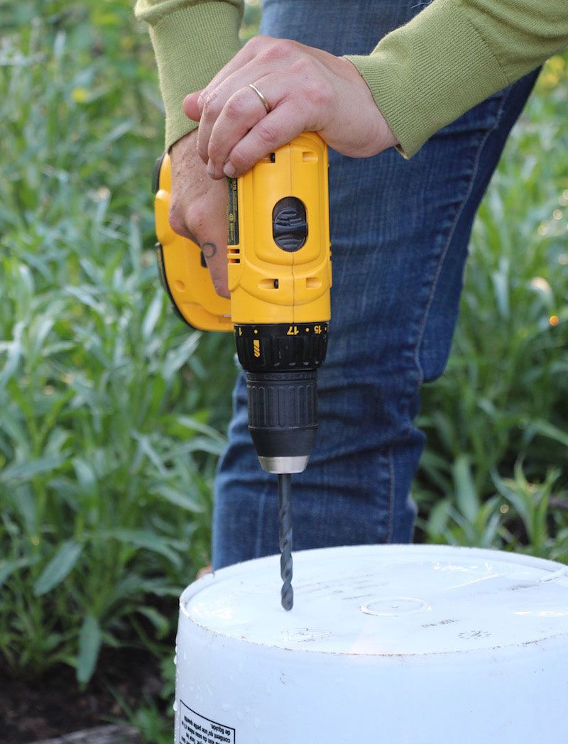 Choose a safe bucket that protects the roots Choose a safe bucket that protects the roots