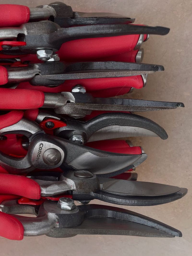 Clean And Store Your Garden Tools Clean And Store Your Garden Tools
